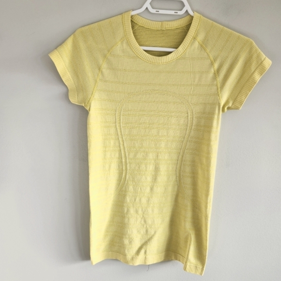Lululemon Run: Swiftly Tech Short Sleeve Yellow Gym Workout Yoga T-shirt Size 6 - Picture 2 of 8